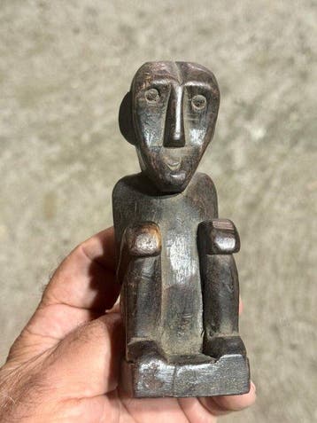 Prachtige amuletfiguur uit een oude collectie uit de jaren