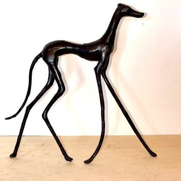 Abdoulaye Derme - sculptuur, Lévrier stylisé en bronze - 34