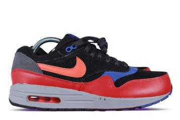 Nike Air Max 1 Essential Black Hyper Crimson • 42, Kleding | Heren, Schoenen, Ophalen of Verzenden, Nieuw, Nike, Sneakers of Gympen