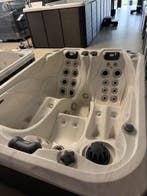 Ultieme top Luxe 3 pers. Spa/Jacuzzi - Plug and play 220V, Zo goed als nieuw, Pomp, Vast