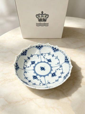 Royal Copenhagen - Bord - Blue Floral Cutwork Bone China, Antiek en Kunst