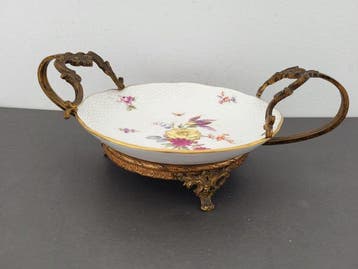 Meissen - Schotel - Porselein - bronzen opstaand schaaltje