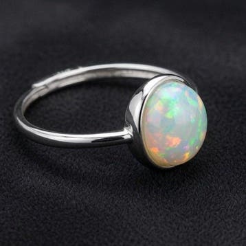 Welo-opaal uit Ethiopië. Prachtige, intense kleuren. Ring