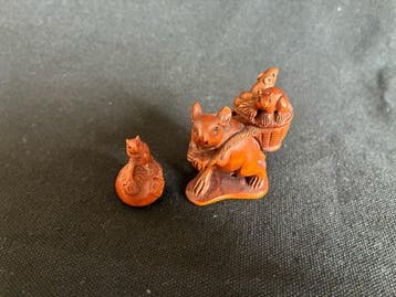 Netsuke (2) - boxwood - Muis en familie van muizen -
