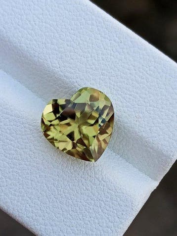 1 pcs Geel, Groen Diaspoor - 5.21 ct - nternational Colored, Nieuw