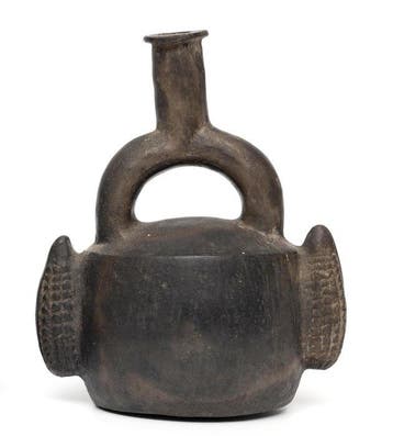 Precolumbiaans. Chimú Keramische moederfiguur met Spaanse