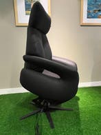 Nieuwe Sta op stoel met showroomkorting, garantie ECHT LEER, Minder dan 75 cm, Moderne sta op stoel uitgevoerd in leer, Nieuw