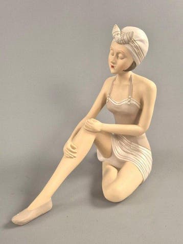 Francois Arvi - Beeldje, Lady in Negligé - 23 cm - Hars
