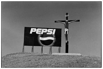 Elliott Erwitt (1928) - The Pepsi Christ, Valdes Peninsula