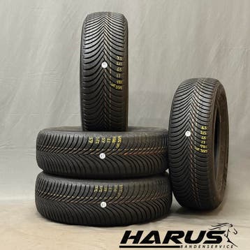 215/65/17 99H Michelin winterbanden 7,5/6,5mm profiel 4X, 17 inch, Band(en), Personenwagen, Gebruikt