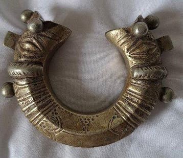 Armband uit de regio Tirah-Tal (Afghanistan/Pakistan) met, Antiek en Kunst