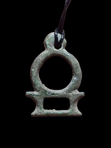 Keltisch Brons, Stunning & Rare Shape Talisman Hanger