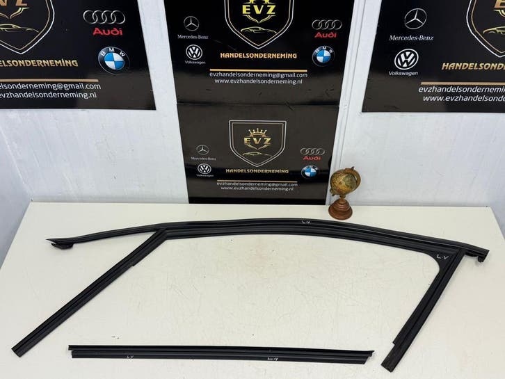 Mercedes GLA Klasse rubberen afdichting links voor deur, Auto-onderdelen, Ruiten en Toebehoren, Gebruikt, Mercedes-Benz