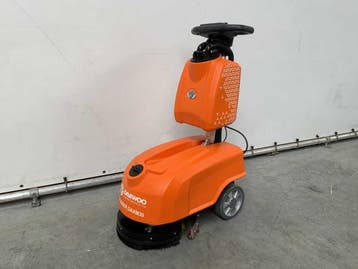 Veiling - Daewoo schrobmachine 1.350m²/u DAXM30, Tuin en Terras, Veegmachines, Nieuw
