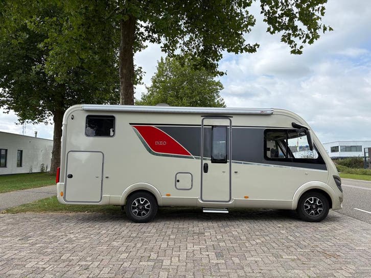 1e klas jonge campers 1e eig.weinig kms ook met automaat, Caravans en Kamperen, Campers, Cassettetoilet, Achteruitrijcamera, Airbags