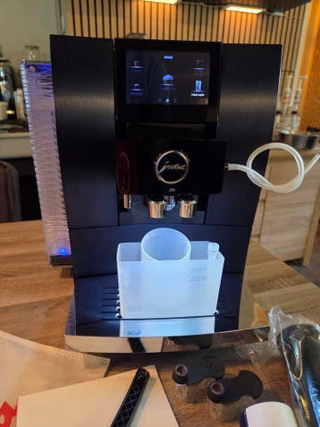 Jura Z10 Alu Midnight Blue (2023) |Zo goed als nieuw! (ZGAN), Afneembaar waterreservoir, 10 kopjes of meer, Koffiemachine, Ophalen of Verzenden