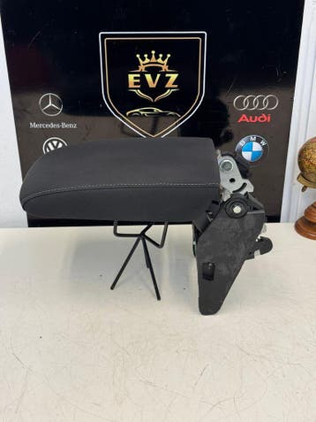 VW Tiguan armleuning/armsteun bj.2022 kleur zwart, Gebruikt, Volkswagen