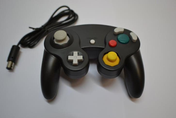 Wired Controller for Wii & GameCube - Black NEW, Spelcomputers en Games, Spelcomputers | Nintendo Consoles | Accessoires, Zo goed als nieuw