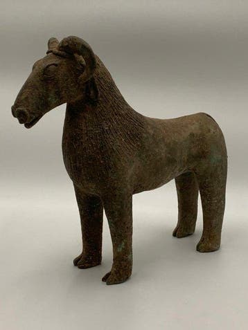 Rare et exceptionnelle bellier - Hoofd van een figuur -