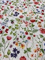 Elegante en delicate stof met veldbloemenmotief in dubbele