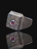 Post-middeleeuws Brons, Stunning Red Glass Military Stone, Antiek en Kunst