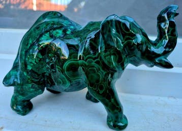 malachiet olifant - Hoogte: 11 cm - Breedte: 18 cm- 2060 g -, Verzamelen, Mineralen en Fossielen