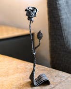 Arte in Ferro di Salvo Carbone - Scultura Rosa su foglia