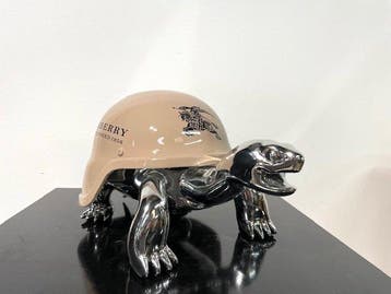 Van Apple - The Silver Peace Turtle - Burberry