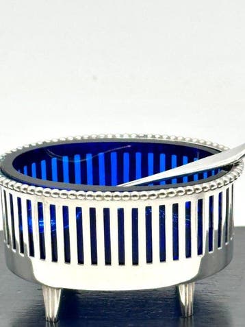 No reserve-Hollands zilveren Zoutvat met blauw glazen inzet, Antiek en Kunst, Antiek | Goud en Zilver