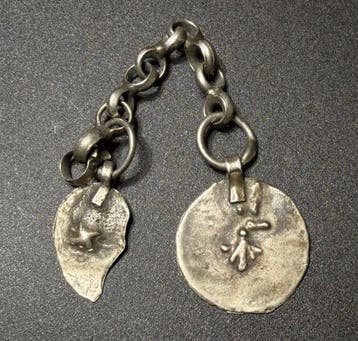 Viking periode Zilver Bi-amulet die de zon en de halve maan