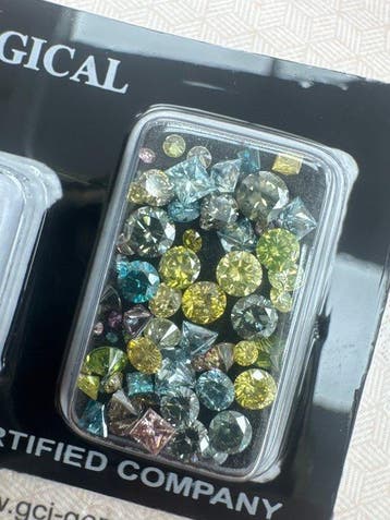 Zonder minimumprijs - 63 pcs Diamant (Kleurbehandeld) - 4.43, Nieuw