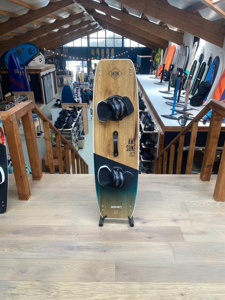 Awesome + Pads - Demo, Watersport en Boten, Kitesurfen, Kiteboard, Zo goed als nieuw, Twintip, Ophalen of Verzenden