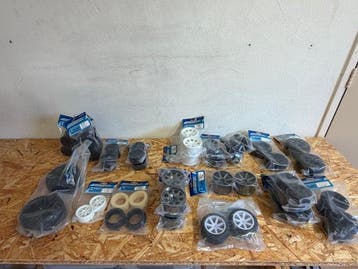 LRP 1:10 - Modelauto (18) - LRP velgen en banden set, Nieuw