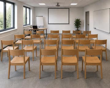Zeer degelijke  houten kerkstoelen / zaalstoelen, Ophalen of Verzenden, Nieuw