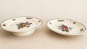 Villeroy & Boch - 2 Grands plat de service. 1 sur pied -