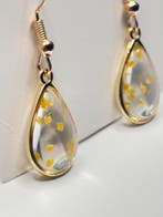 MoMo & More - Epoxy Forever Leaf Earrings - Goudkleurige-RVS, Verzenden, Nieuw, Met edelsteen