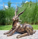Beeld, half liggende haas - 31 cm - Brons, Antiek en Kunst