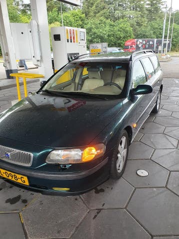 Volvo V70 2.3 T-5 300PK! APK! MOTOR SUPER!!!, Beige, Stationwagon, Handgeschakeld, Nieuw