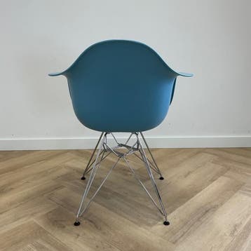 Vitra  Eames DAR design kuipstoel, licht blauw - chroom, Huis en Inrichting, Ophalen of Verzenden, Gebruikt, Stof, Eén