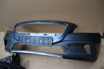 Voorbumper volvo v40 cross country, Auto-onderdelen, Carrosserie en Plaatwerk, Gebruikt, Voor, Ophalen of Verzenden, Volvo