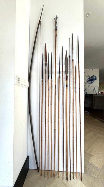 Set van 12 pijlen en een boog - Bamboe, Rotan, Hout - Asmat