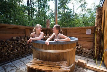 Hottub Houtgestookt | Jacuzzi | Kunststof Binnenkuip, Ophalen of Verzenden, Nieuw, Filter, Vast