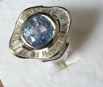 Ring - 18 karaat Witgoud - 5.50ct. tw. Saffier - Diamant -, Nieuw