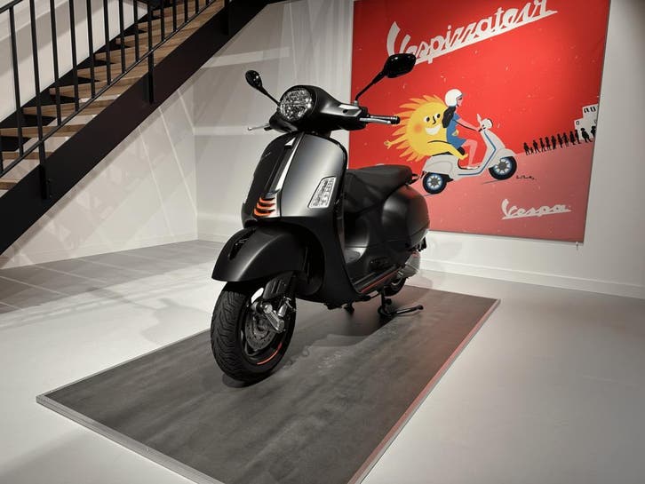 Vespa GTS SuperSport (nu voor €7200 euro) €1000 euro korting, Fietsen en Brommers, Scooters | Vespa, Overige modellen, Benzine