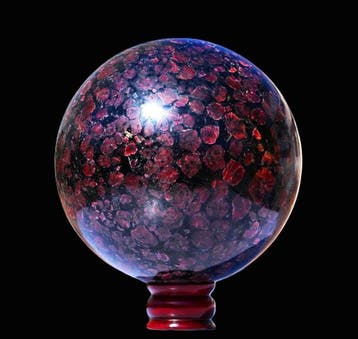 Museumkwaliteit 12,17 kg robijn in Matrix Gemstone Ball -