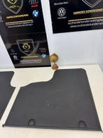 Renault Trafic bh.2021 mattenset art.8201409823, Gebruikt, Volkswagen