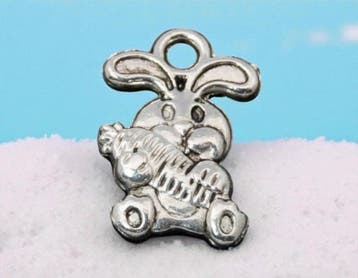 10 x Metalen bedeltje konijntje met wortel – 15 x 10 mm, Ophalen of Verzenden, Nieuw, Bedel