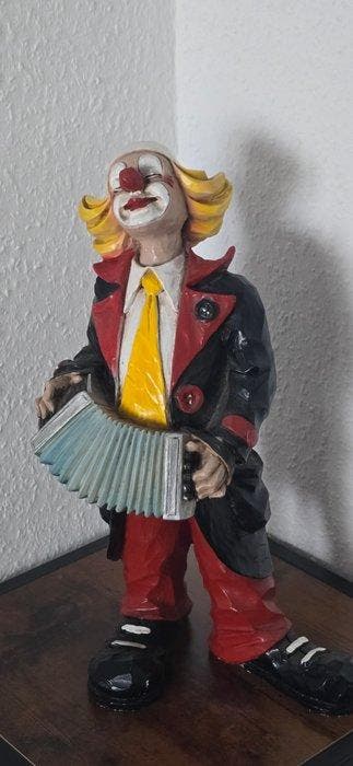 Figuur - Clown Playing the Accordion - Steen