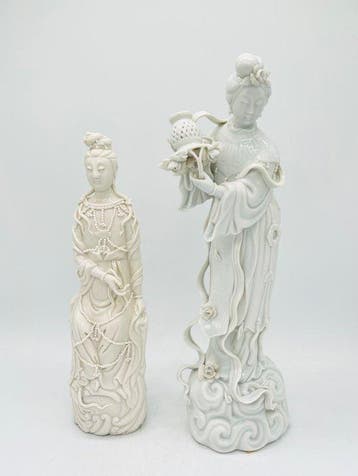 Figuur - Two Dehua figures - Porselein - China (Zonder, Antiek en Kunst