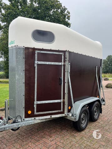 Leuke Atec 1,5 paards paardentrailer!, Ophalen, Zo goed als nieuw, Hout, 1½-paards trailer